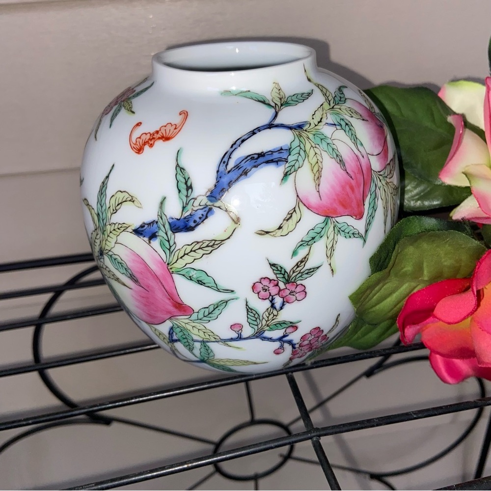 Famille Rose Maker Marked Sweet, Perfect Little Ceramic Vase w/Plants 🌺 🦇 & 🍑